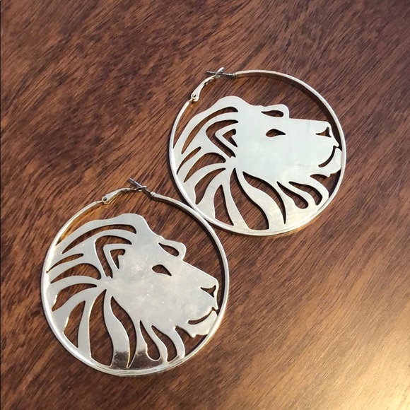 Lot of cool statement earrings. - Picture 5 of 5